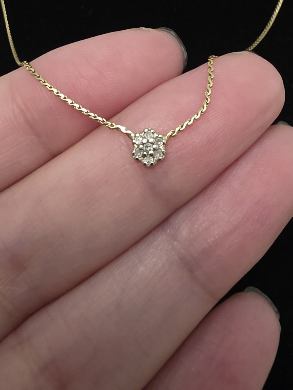 1.92 Gram Delicate Vintage 14kt Gold Flower Cluster Necklace Clear Stones - Picture 12 of 14